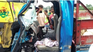 বগুড়ার কাহালুতে দুই ট্রাকের মুখোমুখি সংঘর্ষ, নিহত ৪ বগুড়ার কাহালুতে দুই ট্রাকের মুখোমুখি সংঘর্ষ, নিহত ৪
